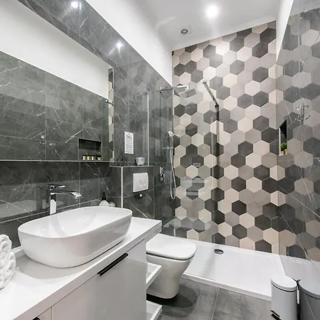 Arcus In The Very Center Of Apartment