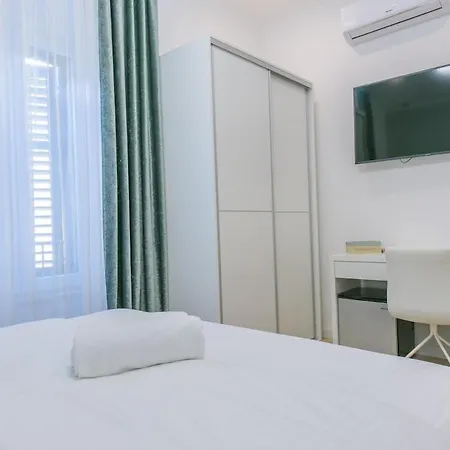 Arcus In The Very Center Of *