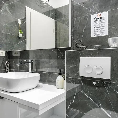 Arcus In The Very Center Of Split