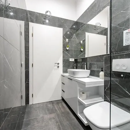 Arcus In The Very Center Of Apartment