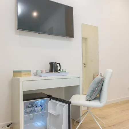 Arcus In The Very Center Of Apartment Split