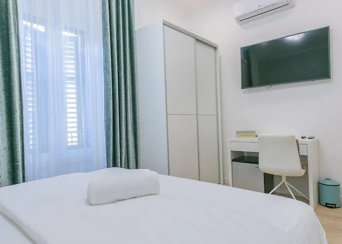 Arcus In The Very Center Of *