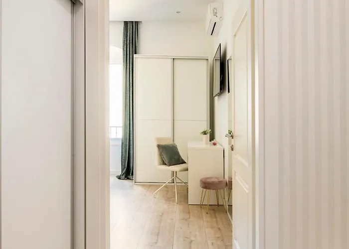 Arcus In The Very Center Of Apartment Split