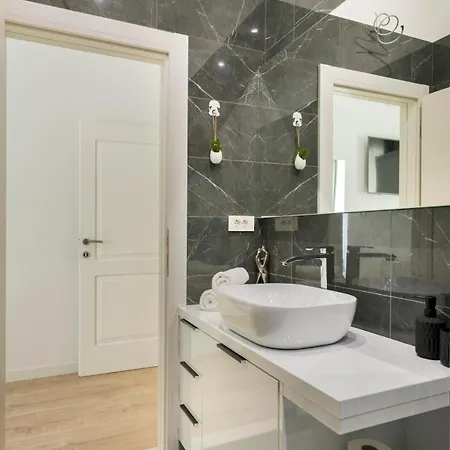 Arcus In The Very Center Of *