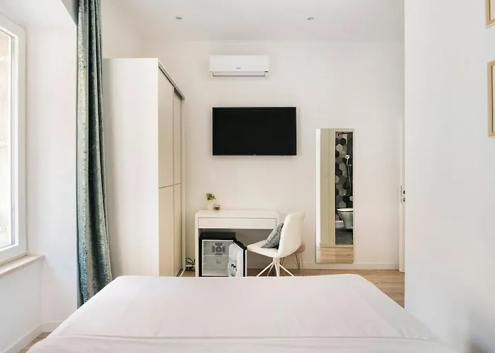 Arcus In The Very Center Of *