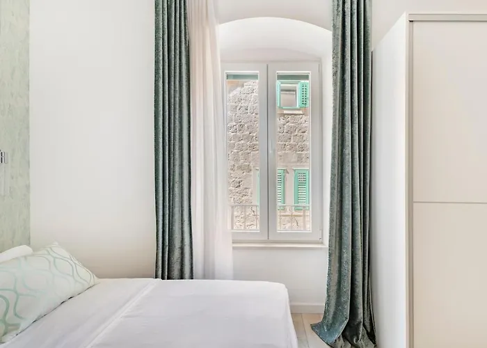 Arcus In The Very Center Of