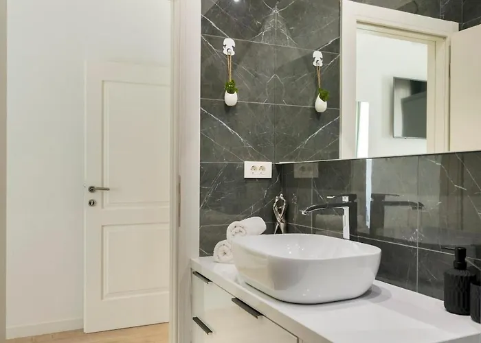 Arcus In The Very Center Of *